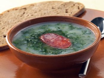 Caldo Verde com Coentros