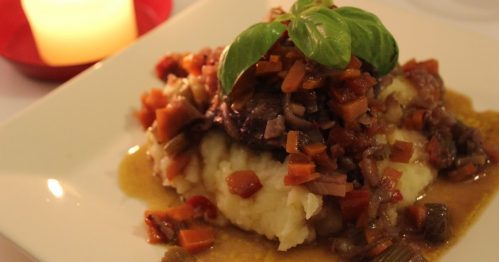 Bochechas de Porco com Legumes e Puré de Abóbora