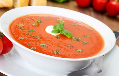 Sopa de Tomate com Ovos