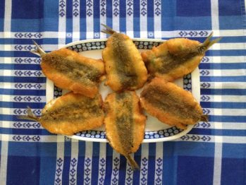 Filetes de Sardinha Panados com Salada de Pimentos Assados