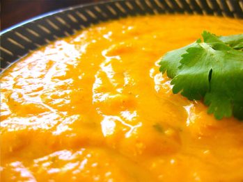 Sopa de Abóbora com Coentros