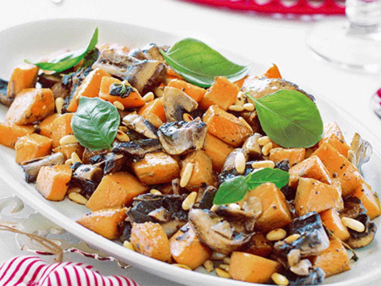 Abóbora com Cogumelos e Pinhões