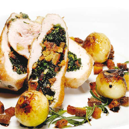 Peito de Peru Recheado com Couve e Broa