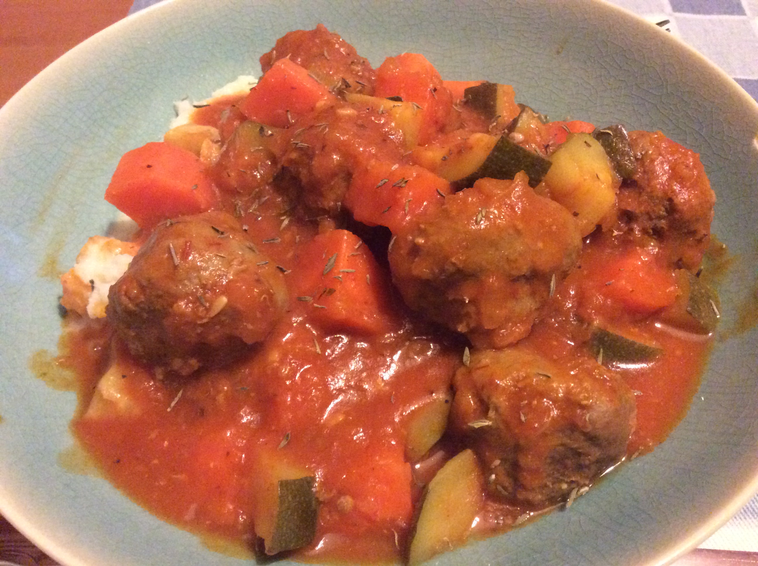 Almôndegas Estufadas com Cenoura e Curgete