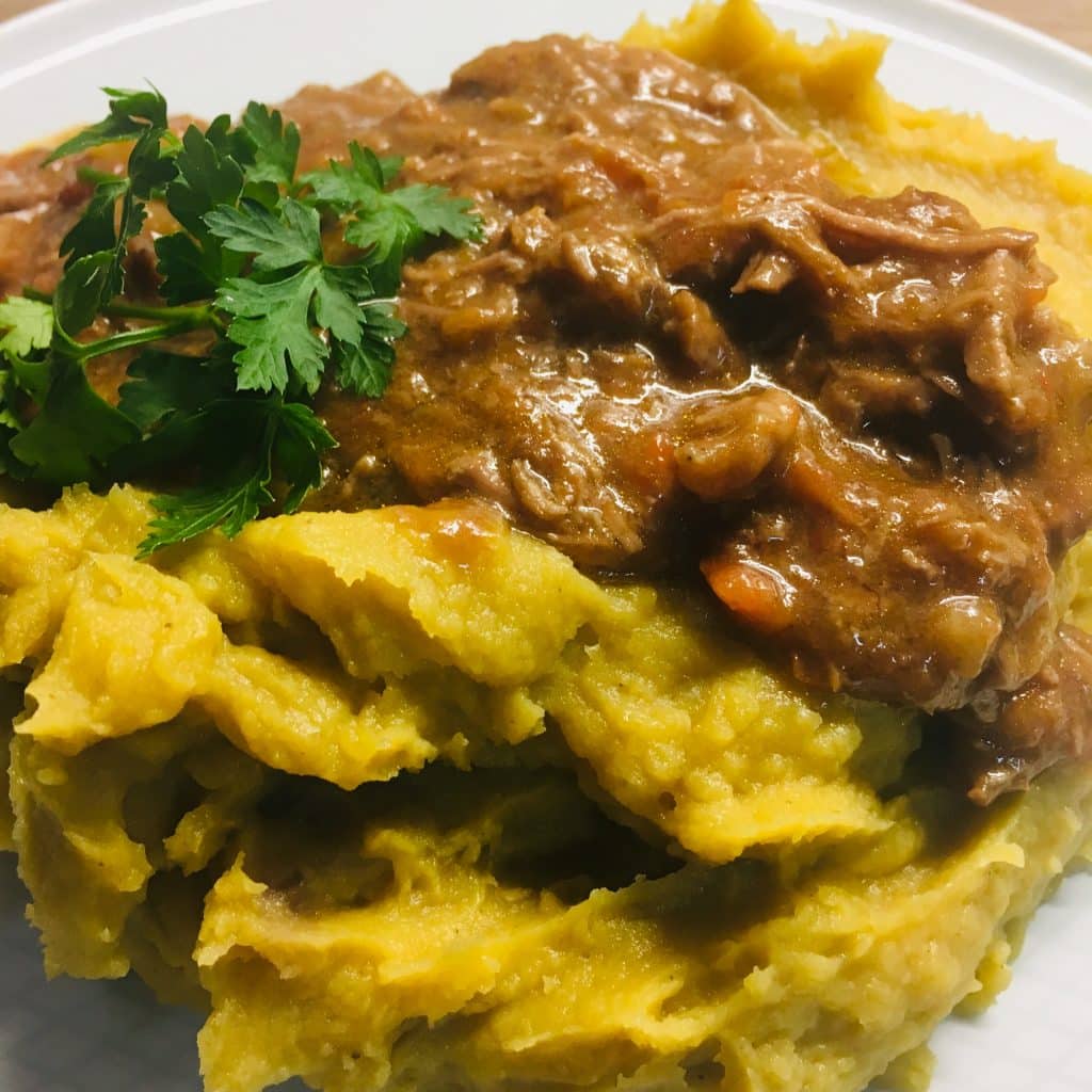 Carne Estufada com Puré de Batata-Doce