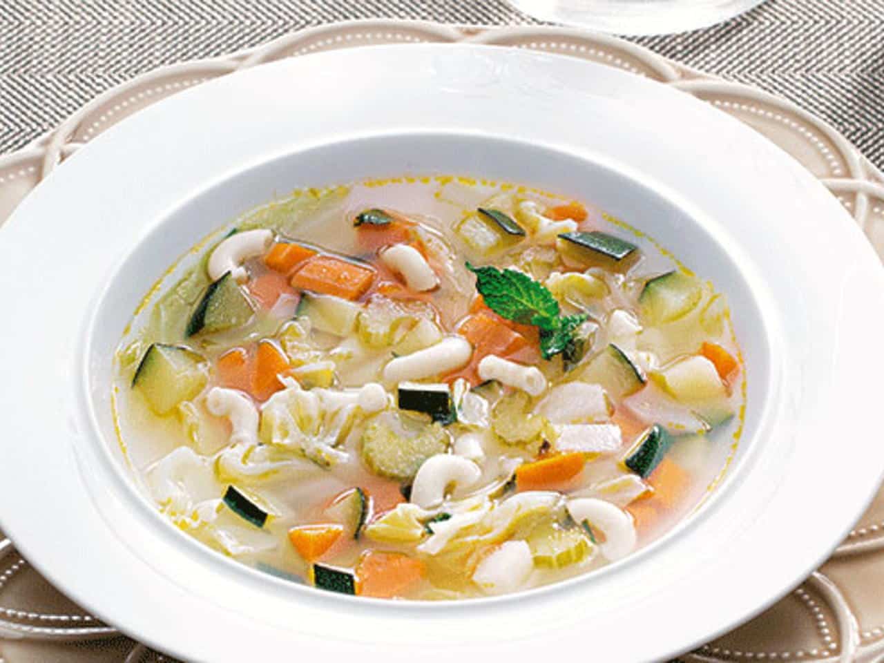 Caldo de Legumes com Hortelã